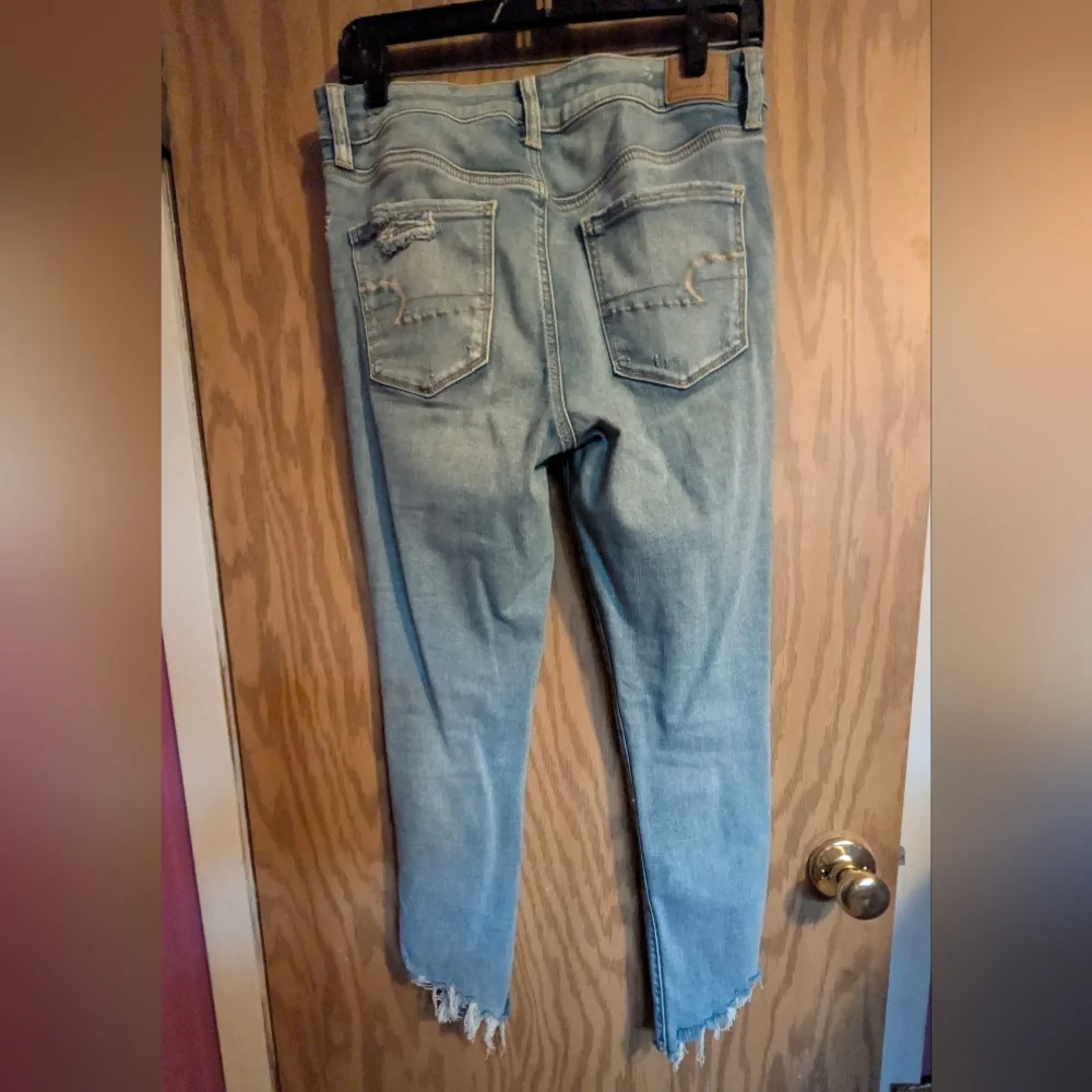 American Eagle Outfitters High Rise Crop Light Blue Distressed Jeans - Picture 10 of 15